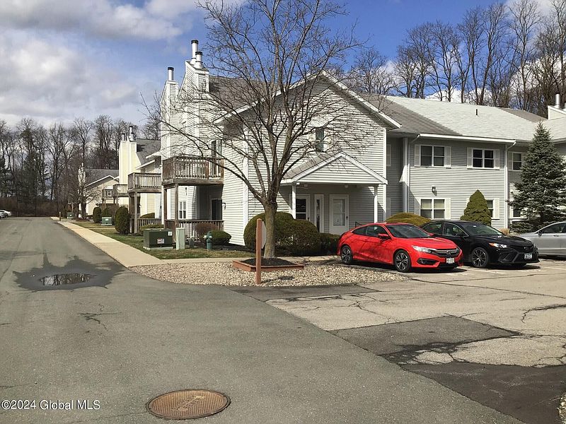 2nd image of 801 Greenwich Drive