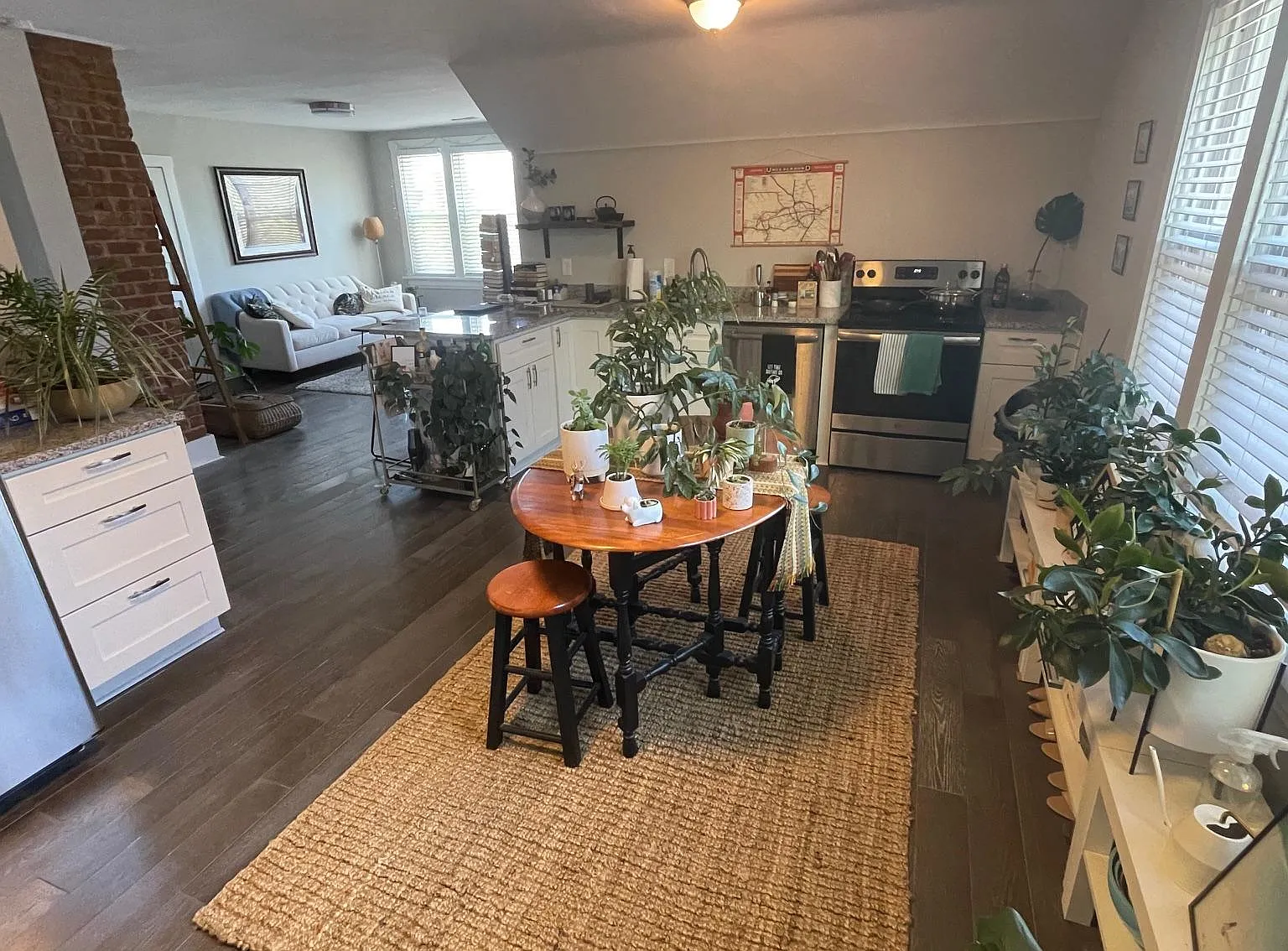 1 bed, 1250 sqft, $1,425 — Photo 3