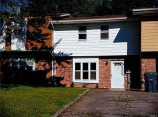 16 Red Barn Ln, Middletown, NY 10940