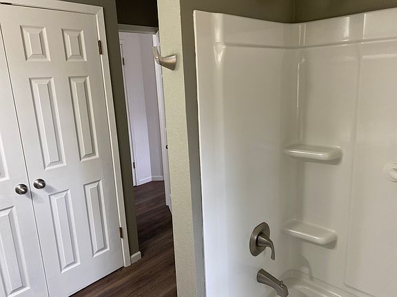 4th image of 2909 Sussex Ln