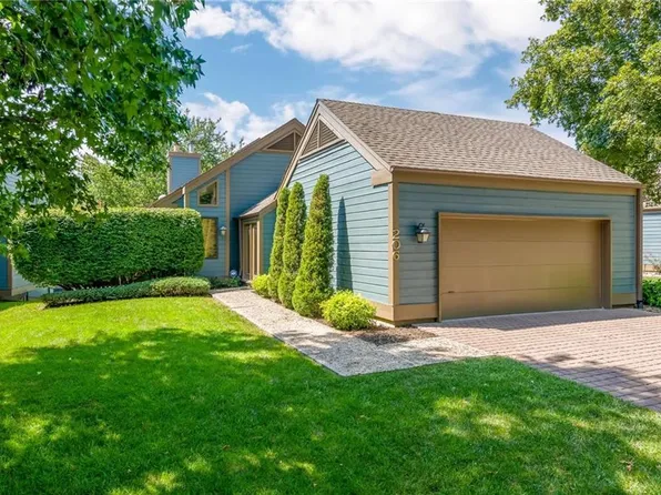 206 Lakeside Dr, Liberty, MO 64068