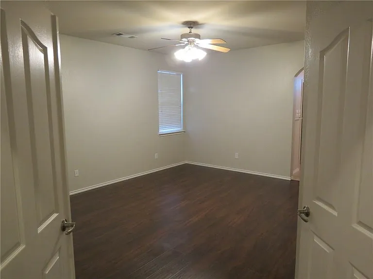 8004 Ranchvale Ln — Photo 15