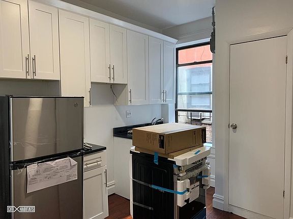 3rd image of 119 E 96th St APT 16