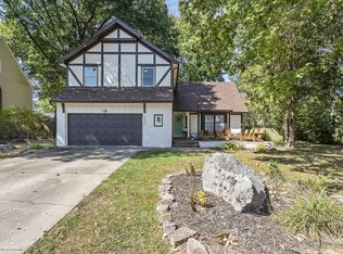 1455 S Oakmont Ave, Springfield, MO 65809