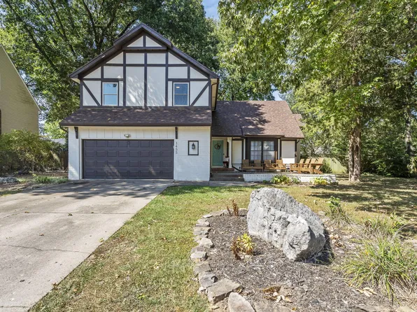 1455 S Oakmont Avenue, Springfield, MO 65809
