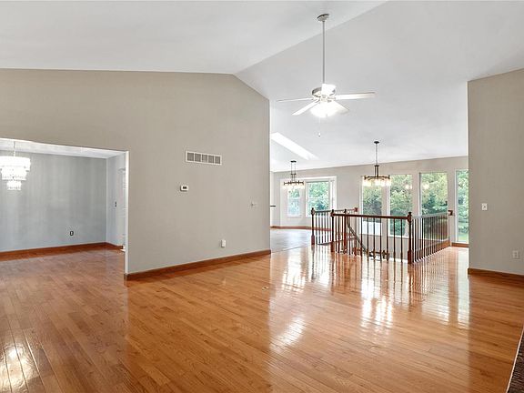 5th image of 1305 Engle Creek Dr