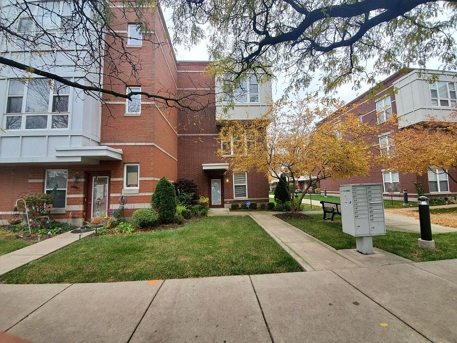 1st image of 3210 N Kilbourn Ave Unit 4