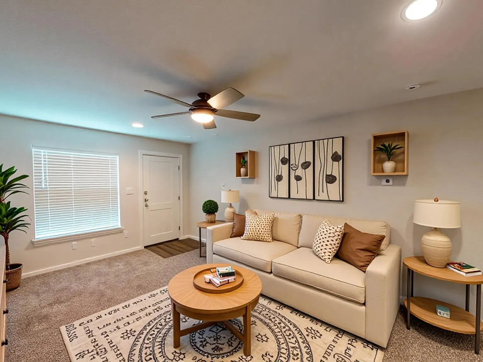 Midtown Apartments — Photo 2