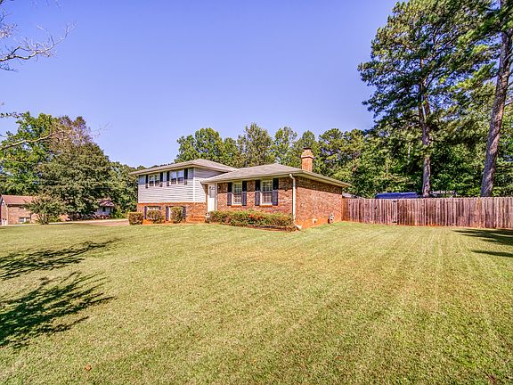 3rd image of 3713 Briarcliff Dr