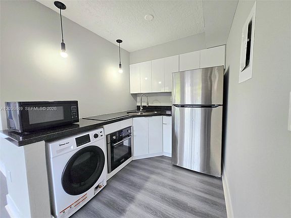 5th image of 335 SW 20th St APT 6