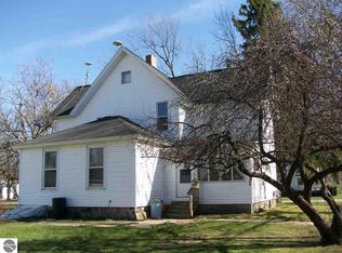 105 E Summit St, Breckenridge, MI 48615