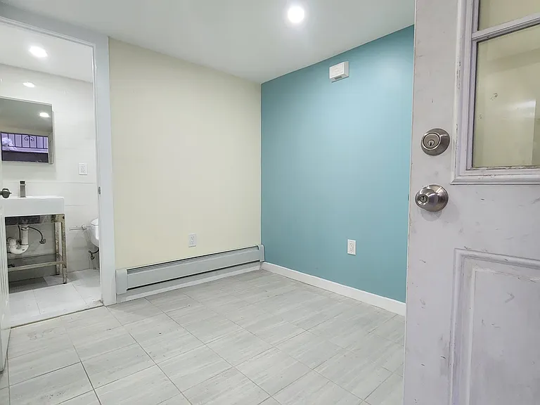 16914 Grand Central Pkwy #1A — Photo 7
