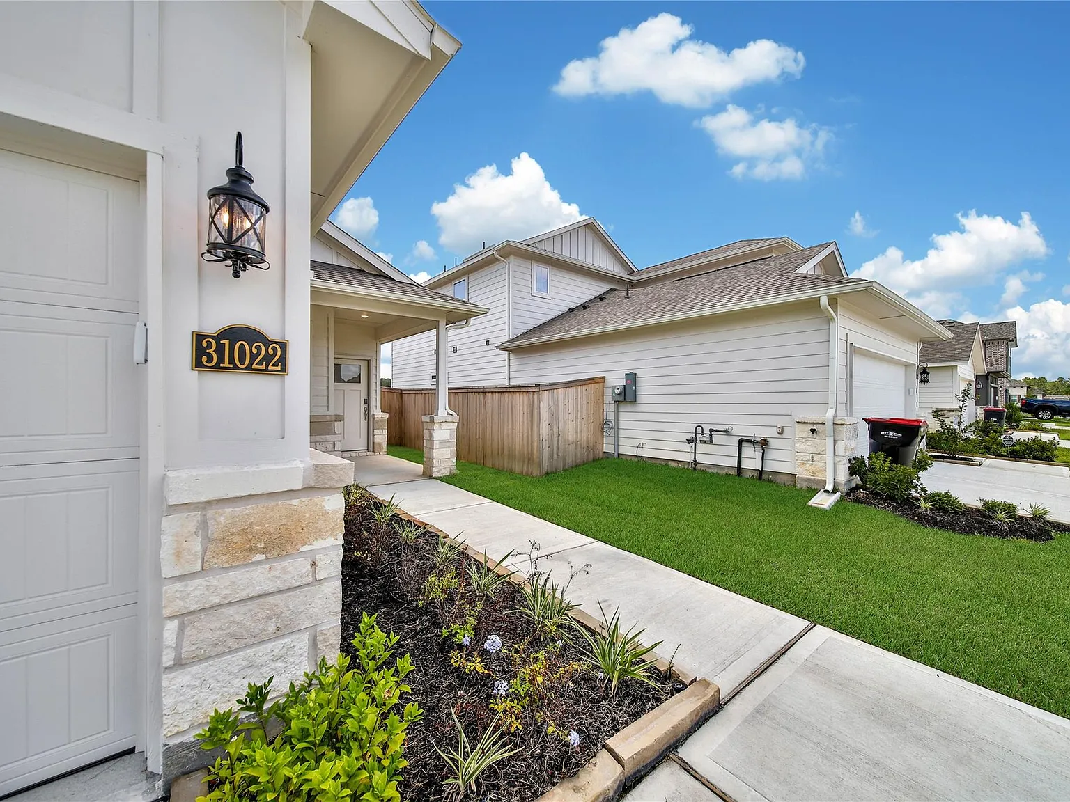3 bed, 2.0 bath, 1405 sqft, $1,700 — Photo 3