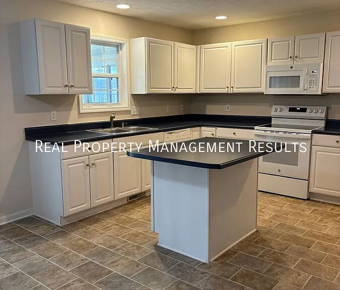 3324 Cobblefield Dr — Photo 4