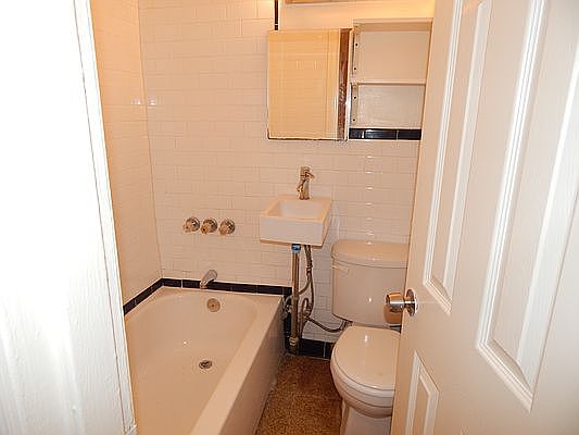 3rd image of 40 W 95th St #D2