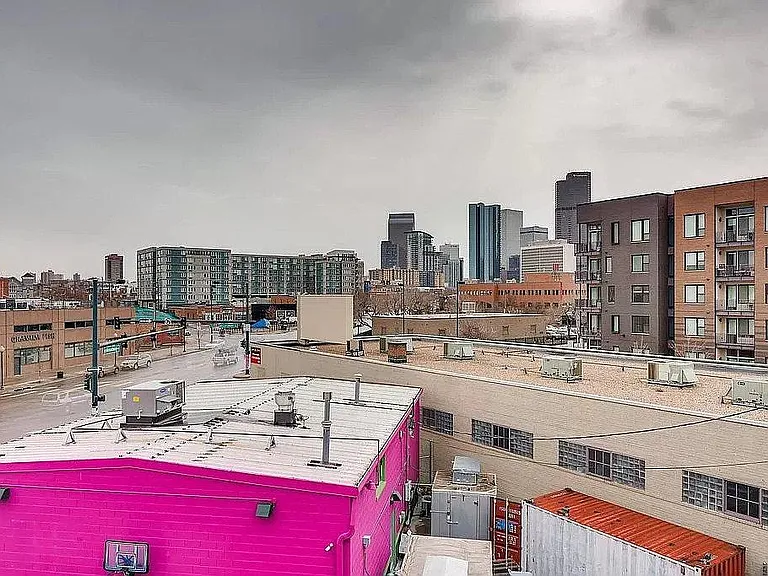 2441 N Broadway — Photo 15