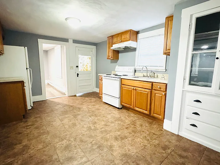 904-906 Sandwich Rd — Photo 10