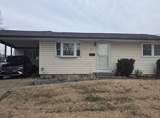 27 Indian Queen Ln, Maple Shade, NJ 08052