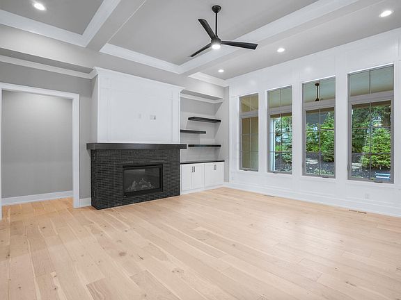 3rd image of 6078 Borgata Way