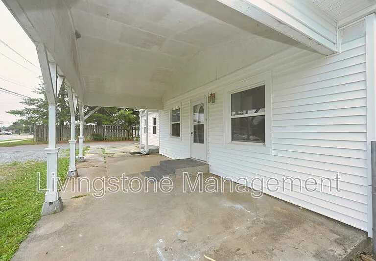 872 W Albert Gallatin Ave — Photo 45