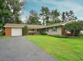 42 Smallwood Ln, Manalapan, NJ 07726