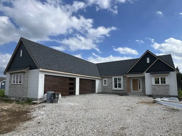 N62W35607 Doolan DRIVE, Oconomowoc, WI 53066