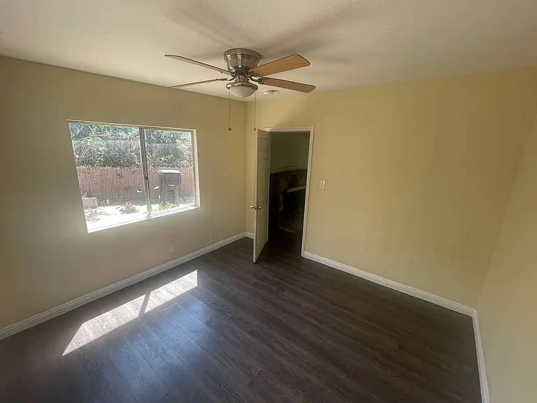 913 Arrecife Ct — Photo 10