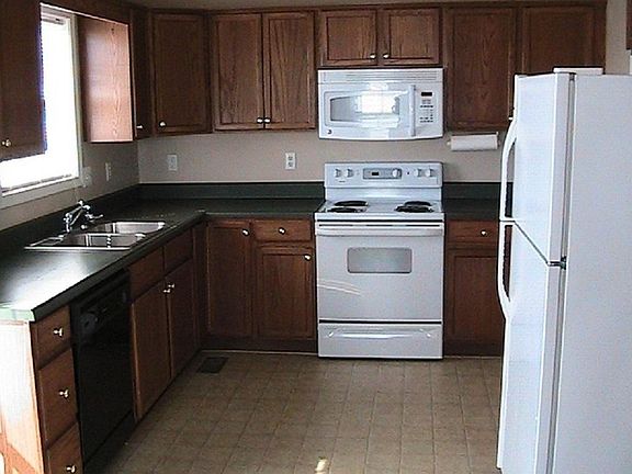 3rd image of 104 Mockingbird Place Dr