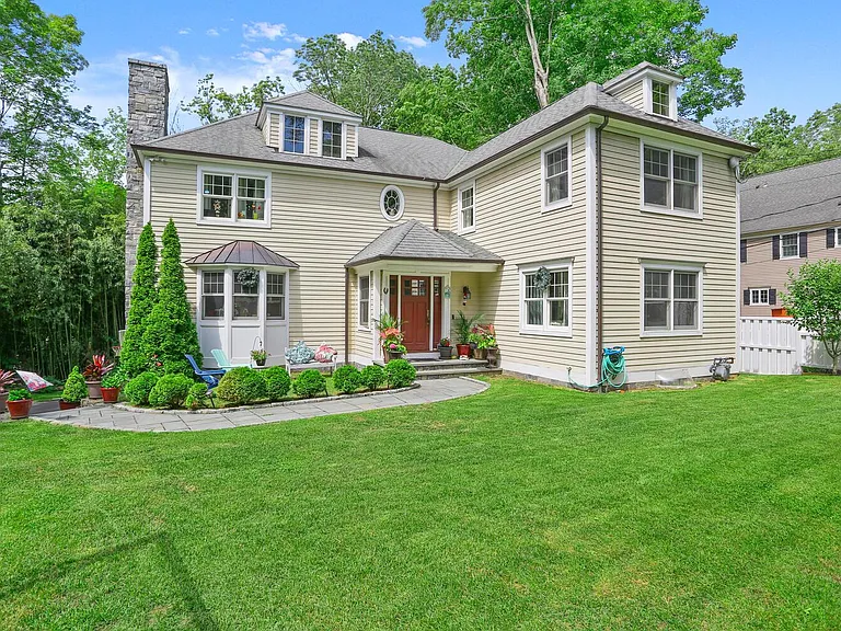80 Brookside Dr — Photo 1