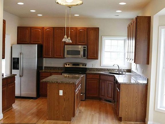 5th image of 6 Cedarview Ct