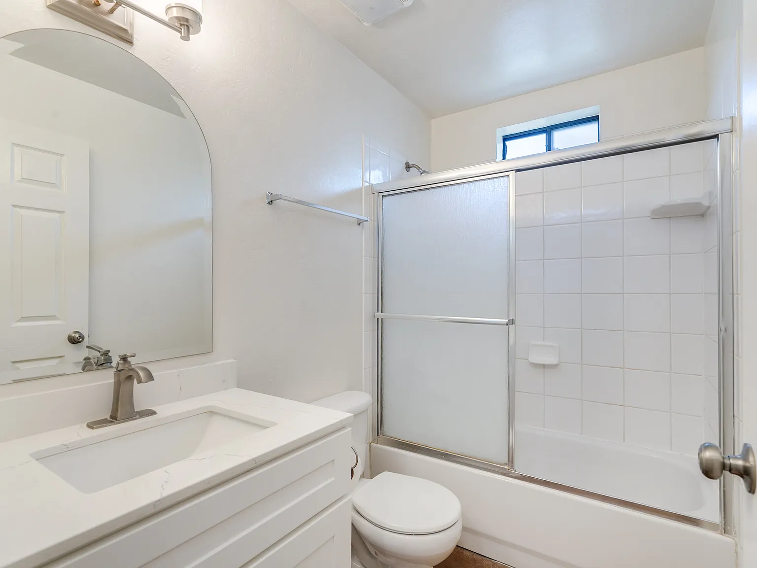 3 bed, 1090 sqft, $1,795 — Photo 2