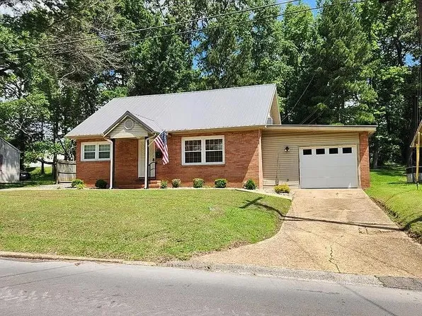 1004 E Blythe St, Paris, TN 38242