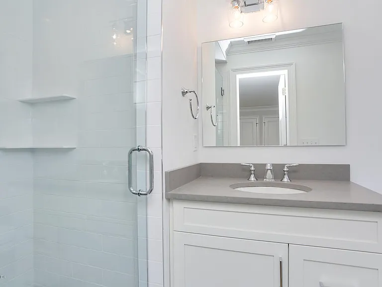 257 Bruce Park Ave #B — Photo 16