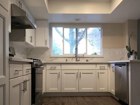5th image of 15671 Tall Oak Dr