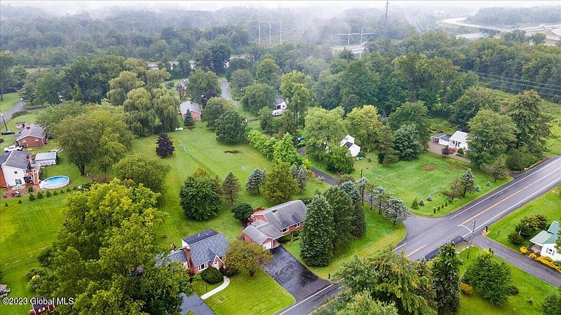 2nd image of 1683 River Road