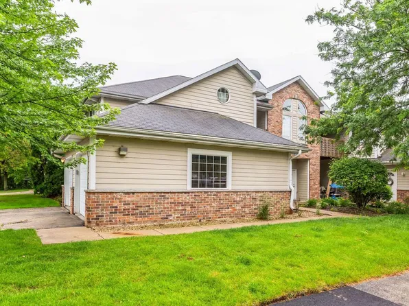 525 Lawson School ROAD #6, Delavan, WI 53115