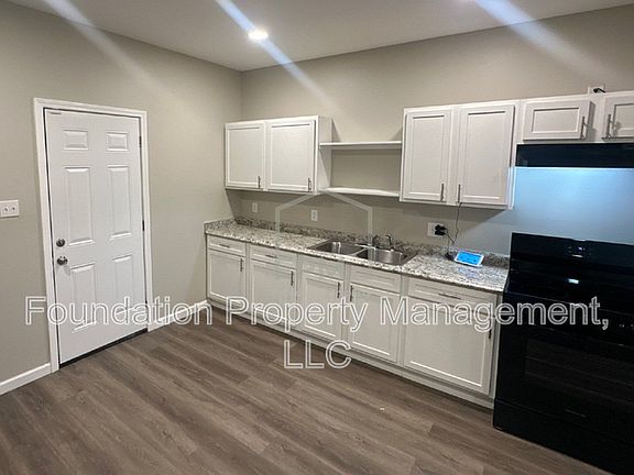 3rd image of 772 Pearce St