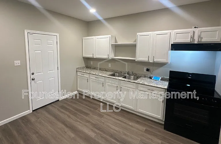 772 Pearce St — Photo 3