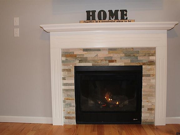 4th image of 10 Oakwood Ct