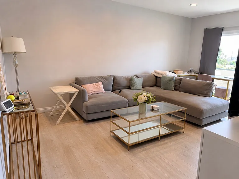 1228 S Saltair Ave #5 — Photo 4