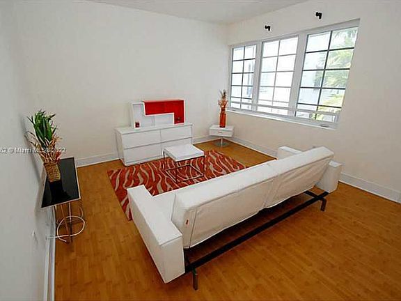 4th image of 1000 Meridian Ave APT 10