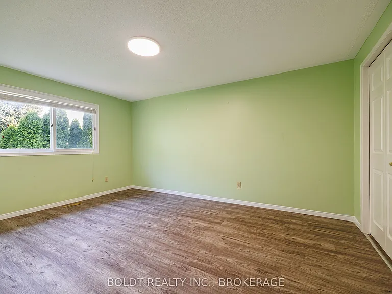 64 Carmine Cres — Photo 19