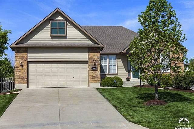 229 Eisenhower Dr Lawrence, KS listing photo #1