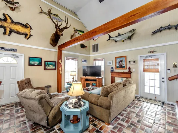 172 Rosethorn Ln, Grand Isle, LA 70358