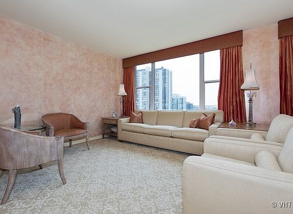 4th image of 1301 N Dearborn Pkwy #1002