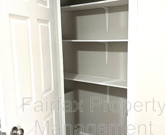 4th image of 1112 E Lawson St Unit B