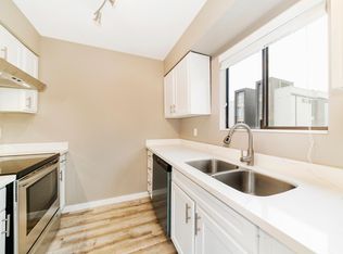 3040 60th Ave SW APT 6, Seattle, WA 98116