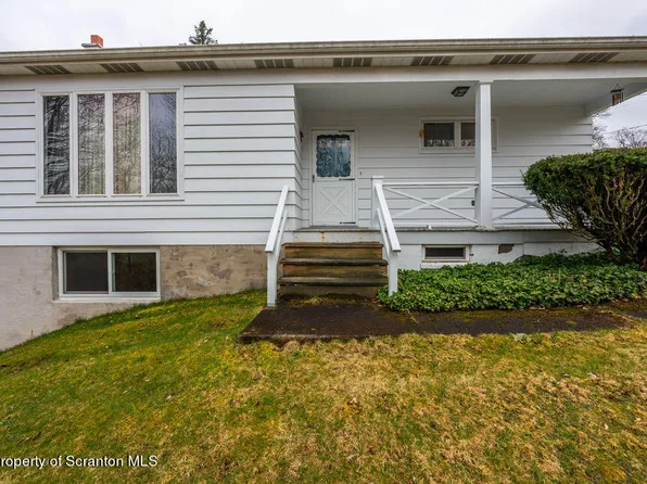 401 Lilac Ln, Clarks Summit, PA 18411