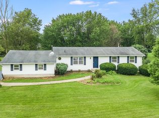 42W827 Robin Ln, Hampshire, IL 60140