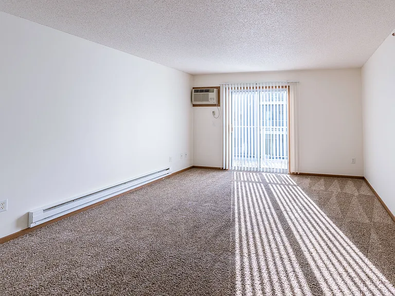 Fargo, ND Lake Crest Apartments | Living